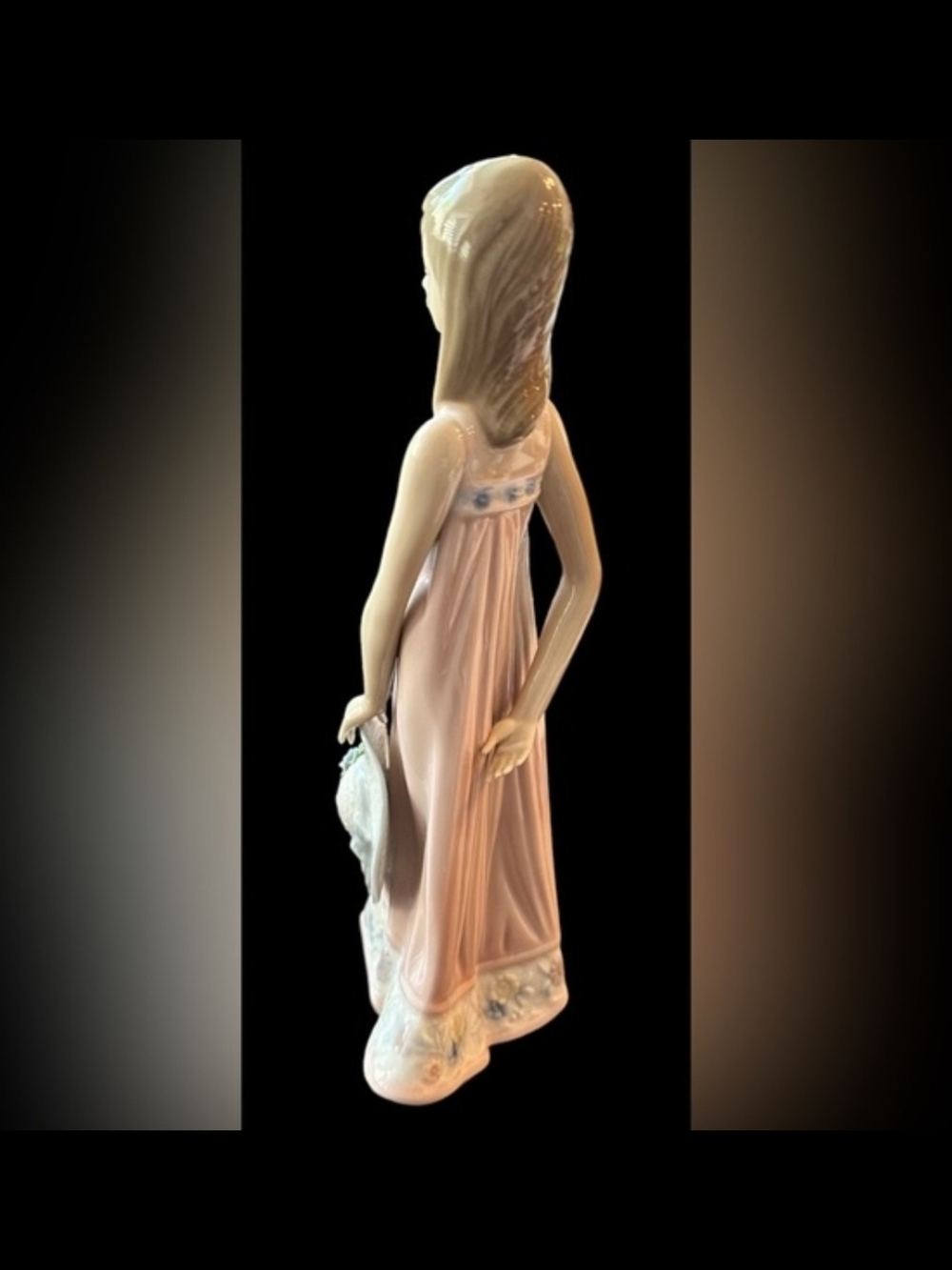 Retired Lladro Sara Collectible In Mint Condition - Picture 2 of 4